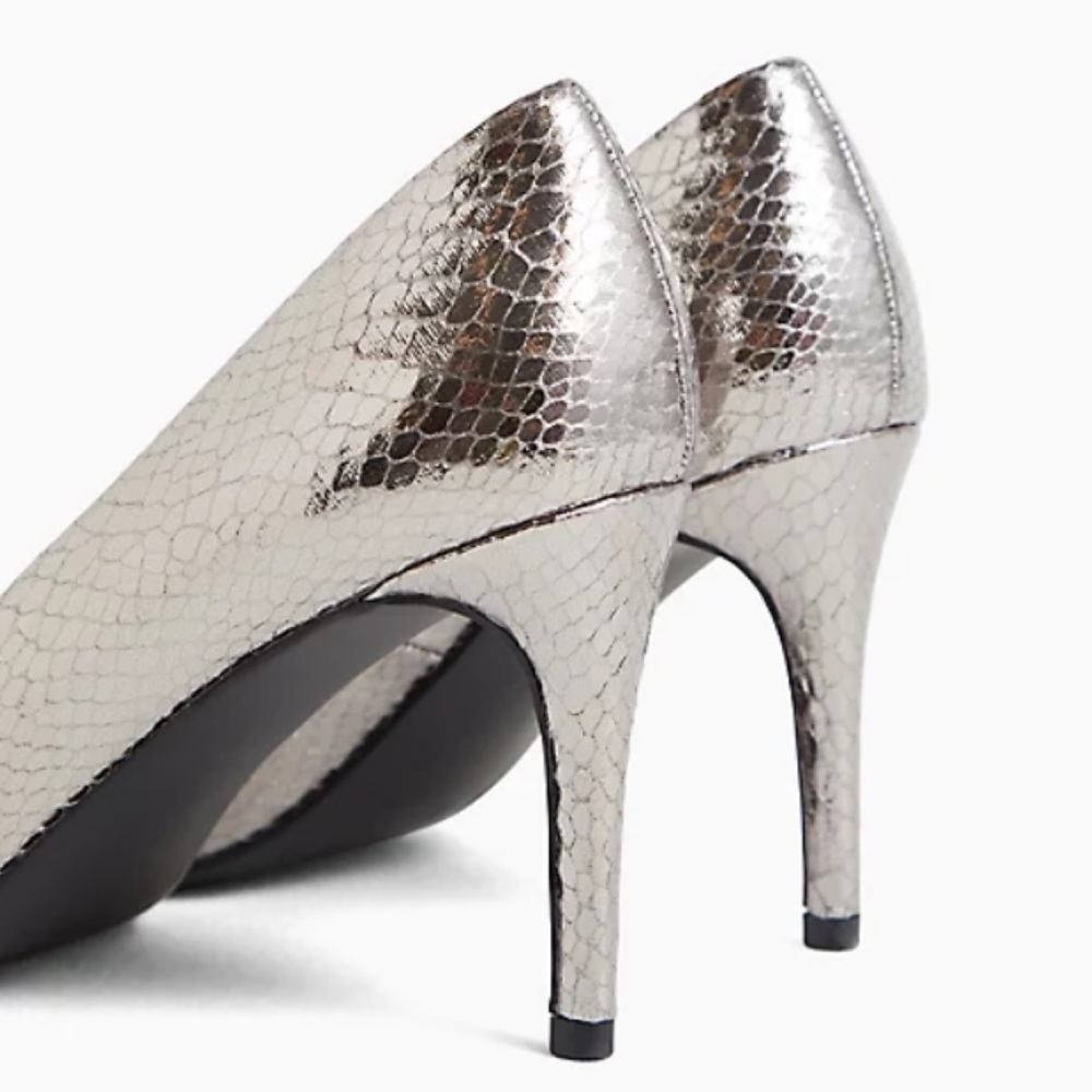 Nwt Torrid Wide Width Pewter Snake Print Pumps - image 4